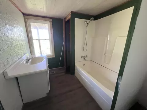 Bath - 1089 Bicknell Rd, Clarkrange, TN 38553 photo 1 of 4