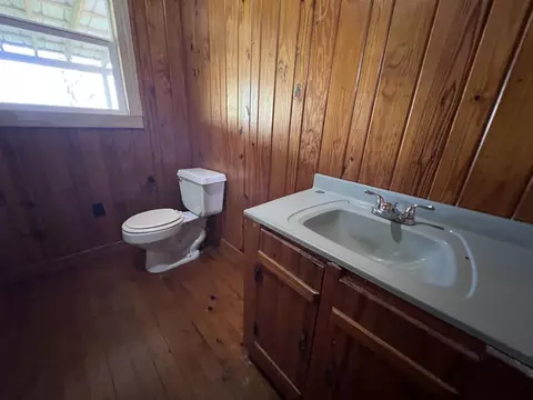 Bath - 1089 Bicknell Rd, Clarkrange, TN 38553 photo 3 of 4