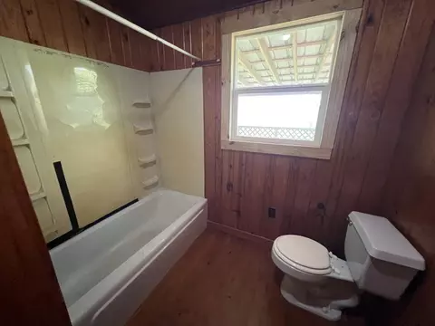Bath - 1089 Bicknell Rd, Clarkrange, TN 38553 photo 4 of 4