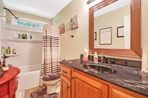 Bath - 552 Robs Rd, Grimsley, TN 38565 photo 2 of 3