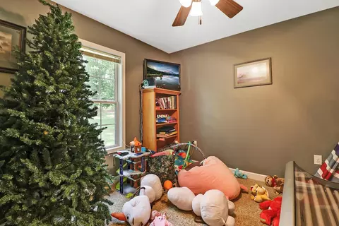 Bedroom - 552 Robs Rd, Grimsley, TN 38565 photo 6 of 7