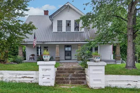 112 N Main St, Byrdstown, TN 38549