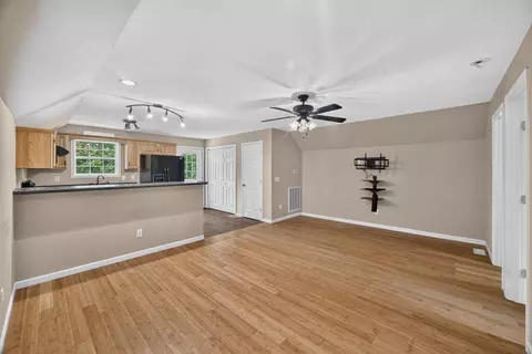 Living - 6973 Ashburn Rd, Baxter, TN 38544 photo 3 of 3