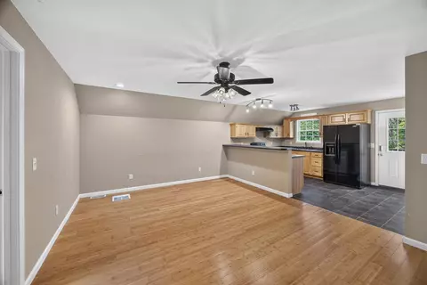 Living - 6973 Ashburn Rd, Baxter, TN 38544 photo 2 of 3