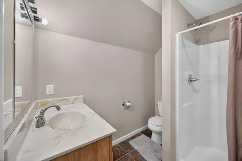 Bath - 6973 Ashburn Rd, Baxter, TN 38544 photo 1 of 2