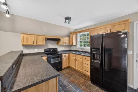 Kitchen - 6973 Ashburn Rd, Baxter, TN 38544 photo 1 of 2