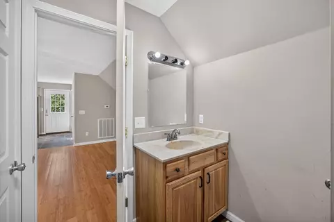 Bath - 6973 Ashburn Rd, Baxter, TN 38544 photo 2 of 2