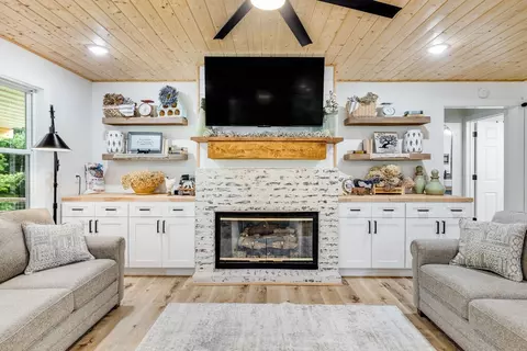 Living - 380 Webbs Camp Rd, Walling, TN 38587 photo 3 of 7