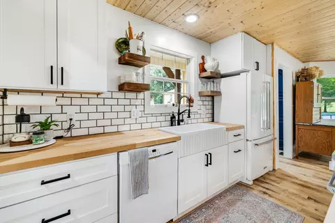Kitchen - 380 Webbs Camp Rd, Walling, TN 38587 photo 6 of 11