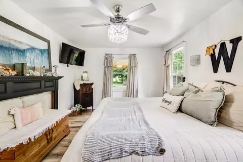Bedroom - 380 Webbs Camp Rd, Walling, TN 38587 photo 5 of 9