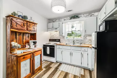 Kitchen - 380 Webbs Camp Rd, Walling, TN 38587 photo 9 of 11
