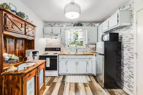 Kitchen - 380 Webbs Camp Rd, Walling, TN 38587 photo 8 of 11