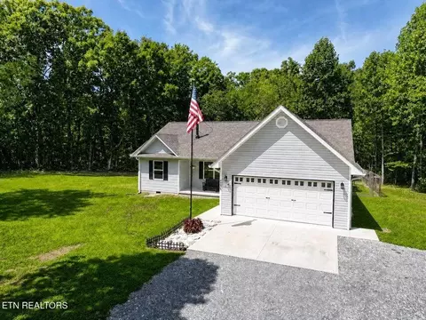 Exterior - 1561 Bicknell Rd, Clarkrange, TN 38553 photo 3 of 8