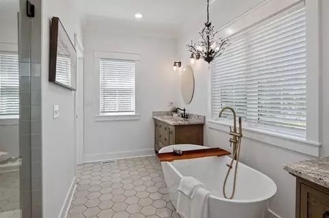 Bath - 300 Chandler Rd, Doyle, TN 38559 photo 6 of 13