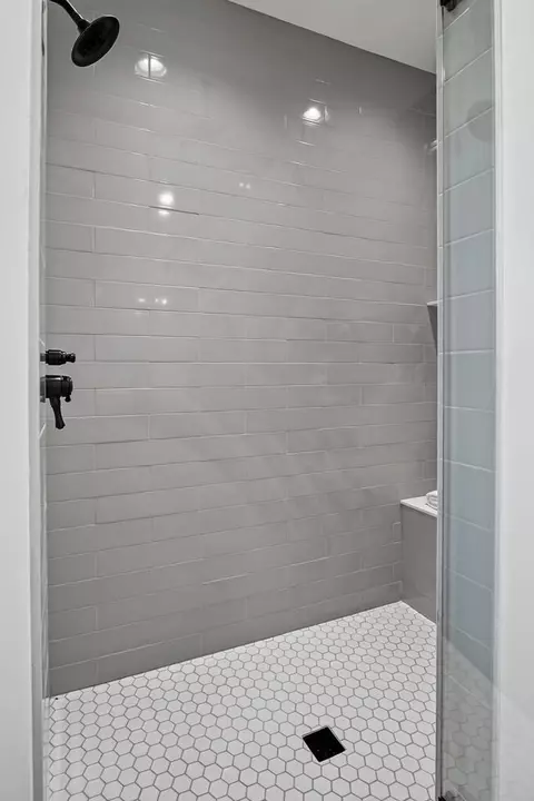 Bath - 300 Chandler Rd, Doyle, TN 38559 photo 7 of 13