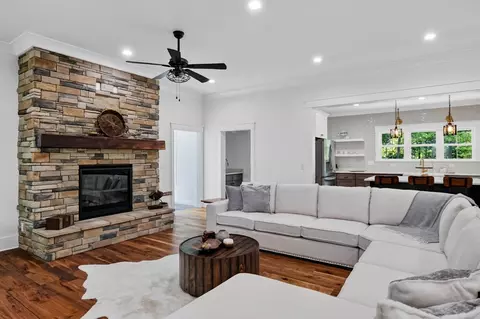 Living - 300 Chandler Rd, Doyle, TN 38559 photo 4 of 4