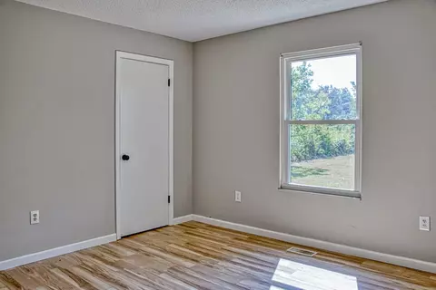 Bedroom - 4047 Crawford Rd, Silver Point, TN 38582 photo 3 of 3