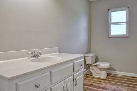 Bath - 4047 Crawford Rd, Silver Point, TN 38582 photo 1 of 4