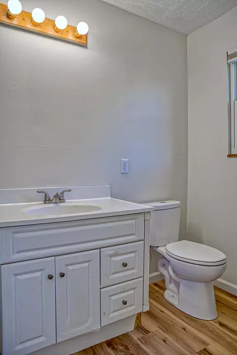 Bath - 4047 Crawford Rd, Silver Point, TN 38582 photo 2 of 4