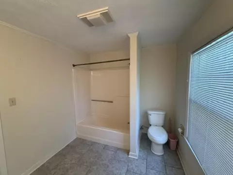 Bath - 406 S 4th Ave, Baxter, TN 38544 photo 2 of 3