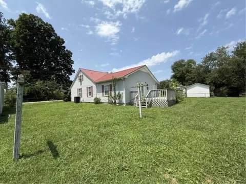 Exterior - 406 S 4th Ave, Baxter, TN 38544 photo 2 of 3