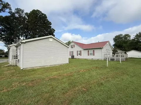 Exterior - 406 S 4th Ave, Baxter, TN 38544 photo 1 of 3