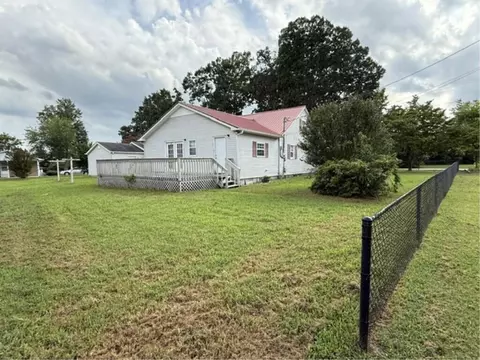 Exterior - 406 S 4th Ave, Baxter, TN 38544 photo 3 of 3