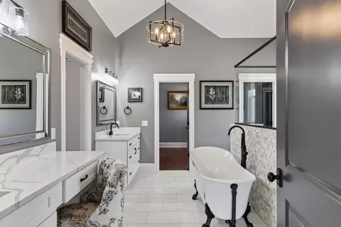 Bath - 5232 Ben Jared Rd, Baxter, TN 38544 photo 1 of 15