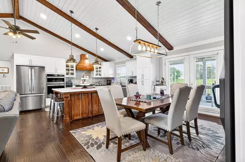 Dining - 5335 Hickey Ridge Rd, Baxter, TN 38544 photo 2 of 3