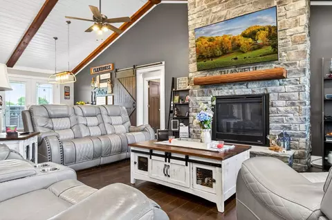 Living - 5335 Hickey Ridge Rd, Baxter, TN 38544 photo 3 of 3