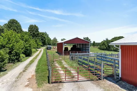 Exterior - 5335 Hickey Ridge Rd, Baxter, TN 38544 photo 4 of 9