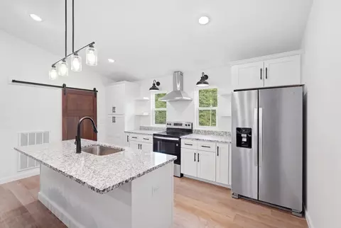 Kitchen - 1255 Franklin Loop, Clarkrange, TN 38553 photo 3 of 4