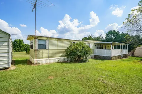 1055 Rector Rd, Crossville, TN 38571