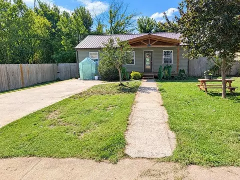 826 Oakland Park Dr, Livingston, TN 38570