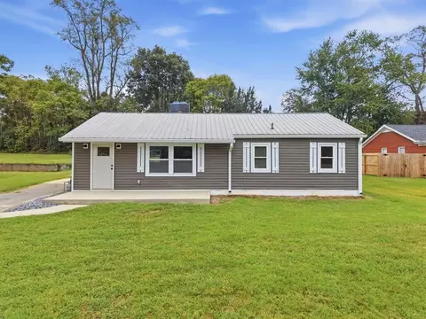 607 N Gooodpasture St, Livingston, TN 38570