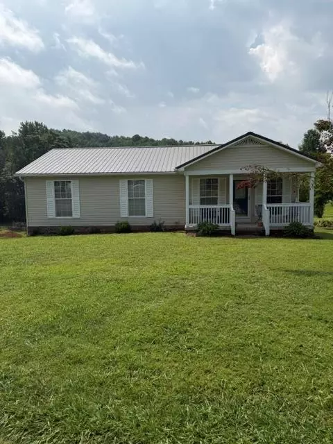208 SE Valley St, Sparta, TN 38583