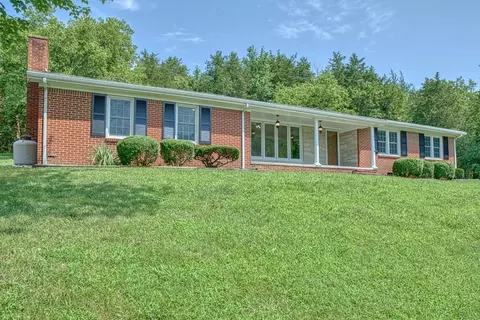 121 Stone Ln, Gainesboro, TN 38562