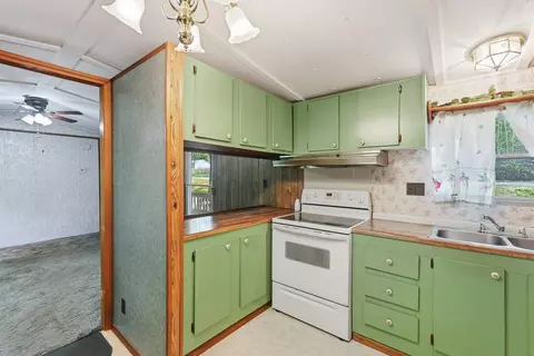 Kitchen - 328 Corolla Rd, Sparta, TN 38583 photo 2 of 2