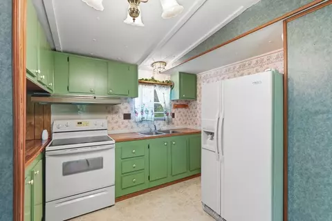 Kitchen - 328 Corolla Rd, Sparta, TN 38583 photo 1 of 2