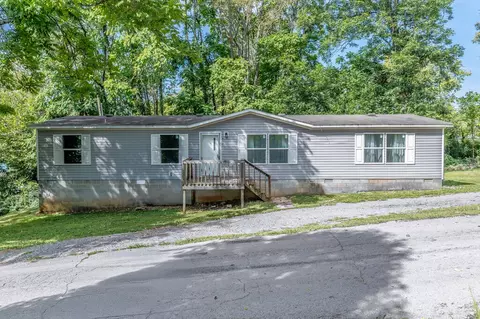 913 Doak St, Livingston, TN 38570