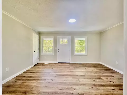Living - 6512 Tennessee St, Baxter, TN 38544 photo 4 of 4