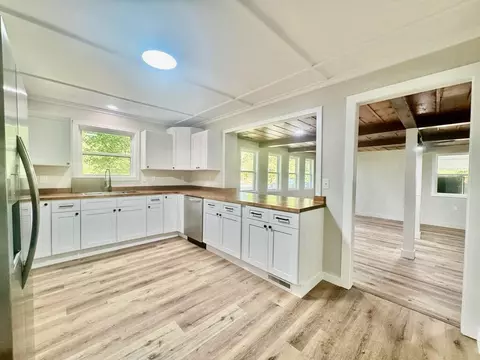 Kitchen - 6512 Tennessee St, Baxter, TN 38544 photo 3 of 8