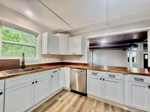 Kitchen - 6512 Tennessee St, Baxter, TN 38544 photo 7 of 8