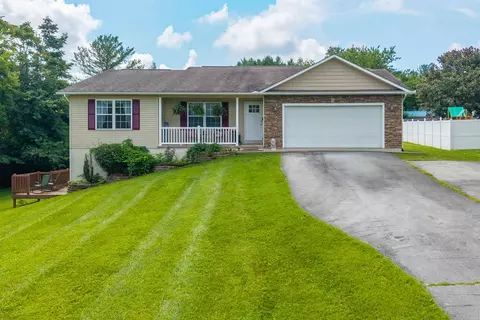 275 Kearney Dr, Crossville, TN 38555