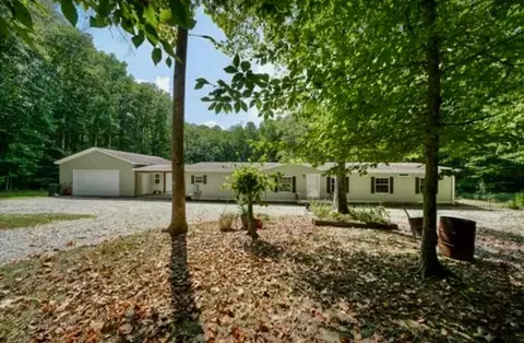 45 Butch Smith Ln, Byrdstown, TN 38549