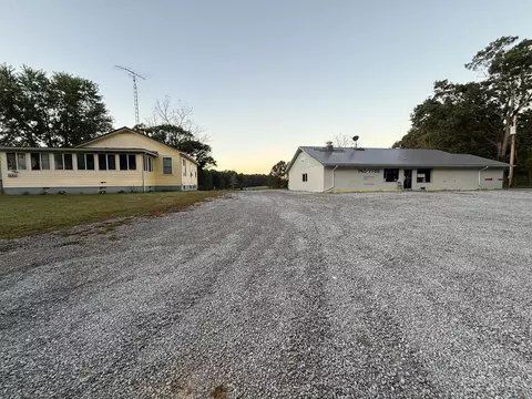 1661 Deer Lodge Hwy, Deer Lodge, TN 37726