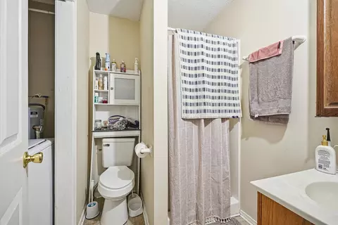 Bath - 6670 Tennessee St, Baxter, TN 38544 photo 1 of 6