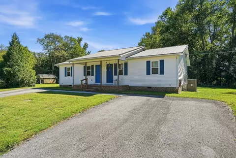 Exterior - 6670 Tennessee St, Baxter, TN 38544 photo 4 of 8