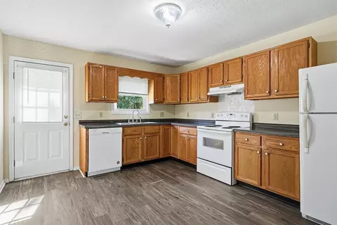 Kitchen - 6670 Tennessee St, Baxter, TN 38544 photo 4 of 6