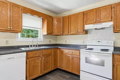 Kitchen - 6670 Tennessee St, Baxter, TN 38544 photo 5 of 6